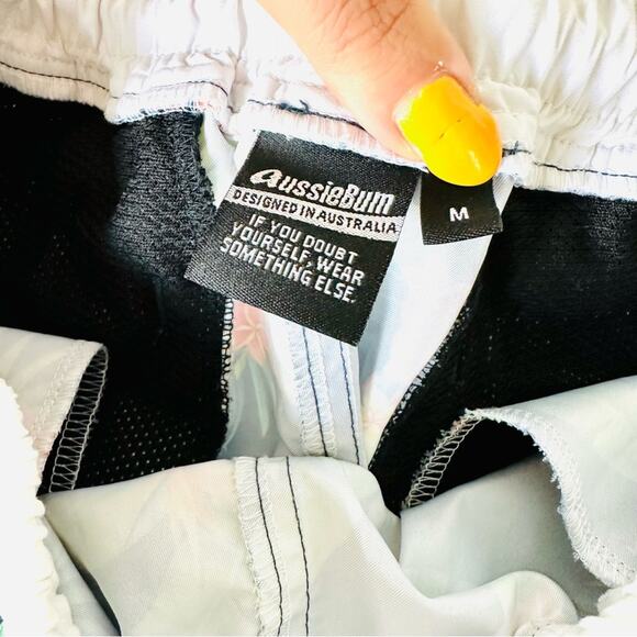 MENS AUSSIEBUM Navy Blue White Floral Palm Swim Trunks Shorts Pockets Unlined M - Picture 9 of 12